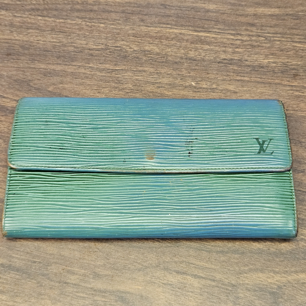 Authentic LOUIS VUITTON Green Epi Leather Continental Clutch Wallet M11913 READ!
